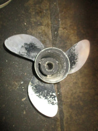 Load image into Gallery viewer, Johnson 50hp 2 stroke outboard aluminum prop (320305)
