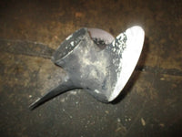 Load image into Gallery viewer, Johnson 50hp 2 stroke outboard aluminum prop (320305)
