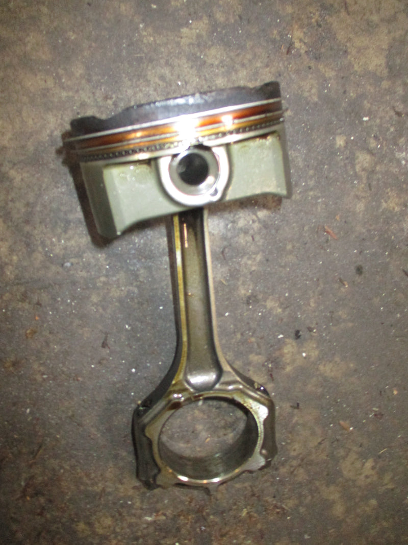 Yamaha 300hp 4 stroke outboard piston and rod (6CE-00)