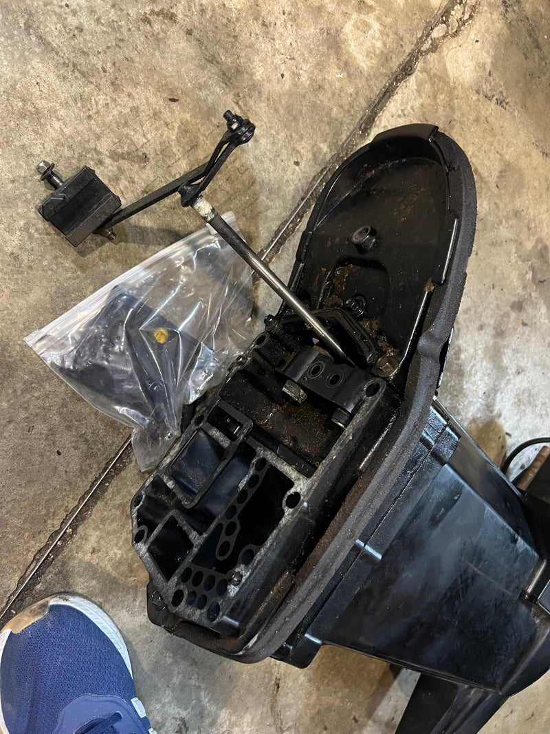 Mercury 75hp 2 stroke outboard 20 inch midsection casing