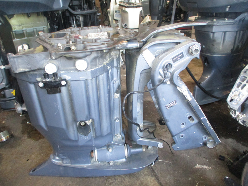 Yamaha 300hp 4 stroke outboard 25" shaft mid section