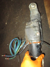 Load image into Gallery viewer, Evinrude Etec 90hp 2 stroke Outboard Tilt Trim Unit (5008949)
