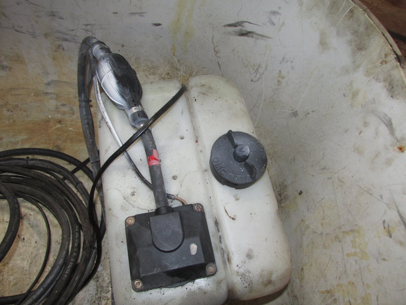 Johnson 175hp 60 Degree Ocean Runner Outboard BRP Single Hose Oil Tank