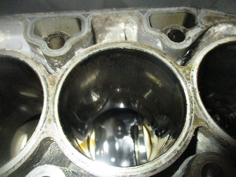 Suzuki DF50 outboard crankcase block