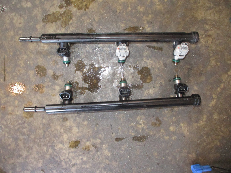 Yamaha 300hp 4 stroke outboard fuel rail and injector set (6AW-13761-00-00)