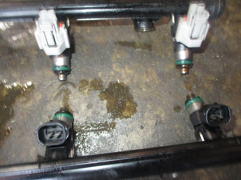 Yamaha 300hp 4 stroke outboard fuel rail and injector set (6AW-13761-00-00)
