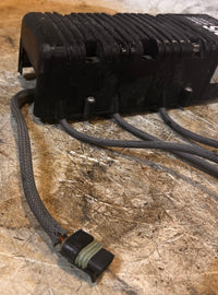 Load image into Gallery viewer, Evinrude 150hp 2 stroke outboard CDI powerpack with ignition coils 584985
