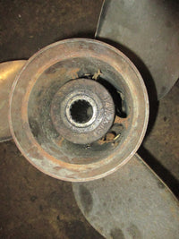 Load image into Gallery viewer, Johnson 200hp Ocean runner outboard propellor (389924) (14 1/2x9)
