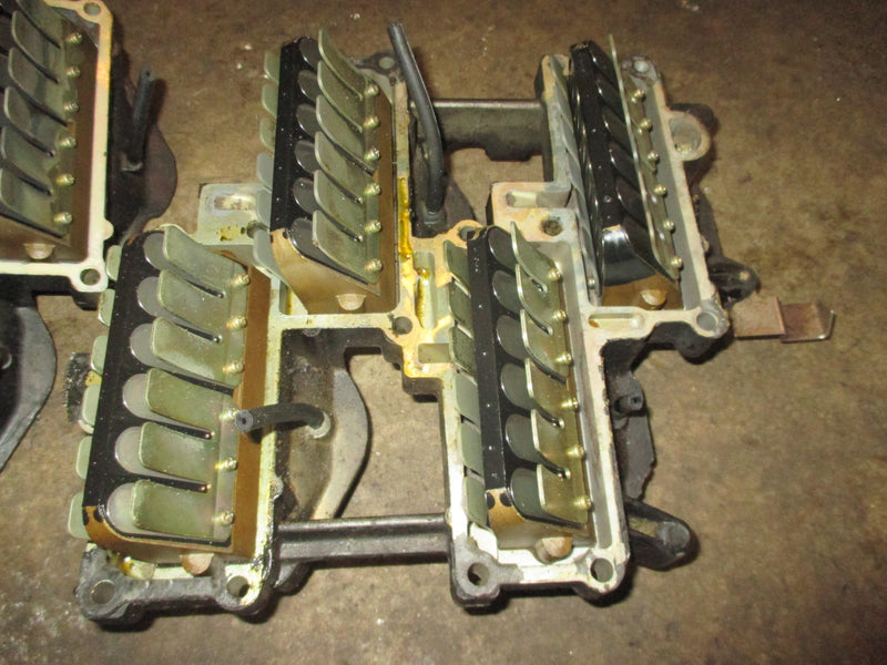 Johnson 200hp Ocean runner outboard intake manifold with reeds (341520)