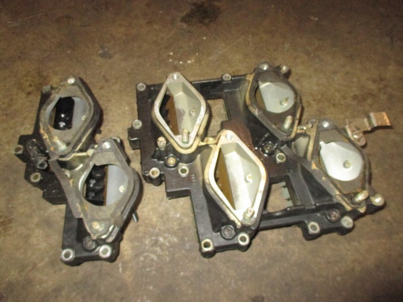 Johnson 200hp Ocean runner outboard intake manifold with reeds (341520)