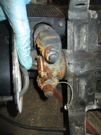 Load image into Gallery viewer, Mercury 125hp 2 stroke outboard 25" midsection
