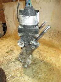 Load image into Gallery viewer, Johnson 200hp Ocean Pro 2 stroke outboard tilt trim unit
