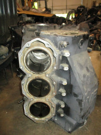 Load image into Gallery viewer, Evinrude 200hp 2 stroke outboard crankcase block
