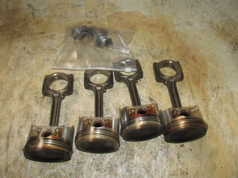 Suzuki DF115 115hp Outboard Piston and Rod Set of 4 (12111-90J01)