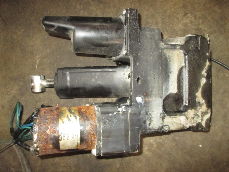 Mercury 2.5L Optimax 150hp 2 stroke Outboard Tilt Trim Unit (826729T2)