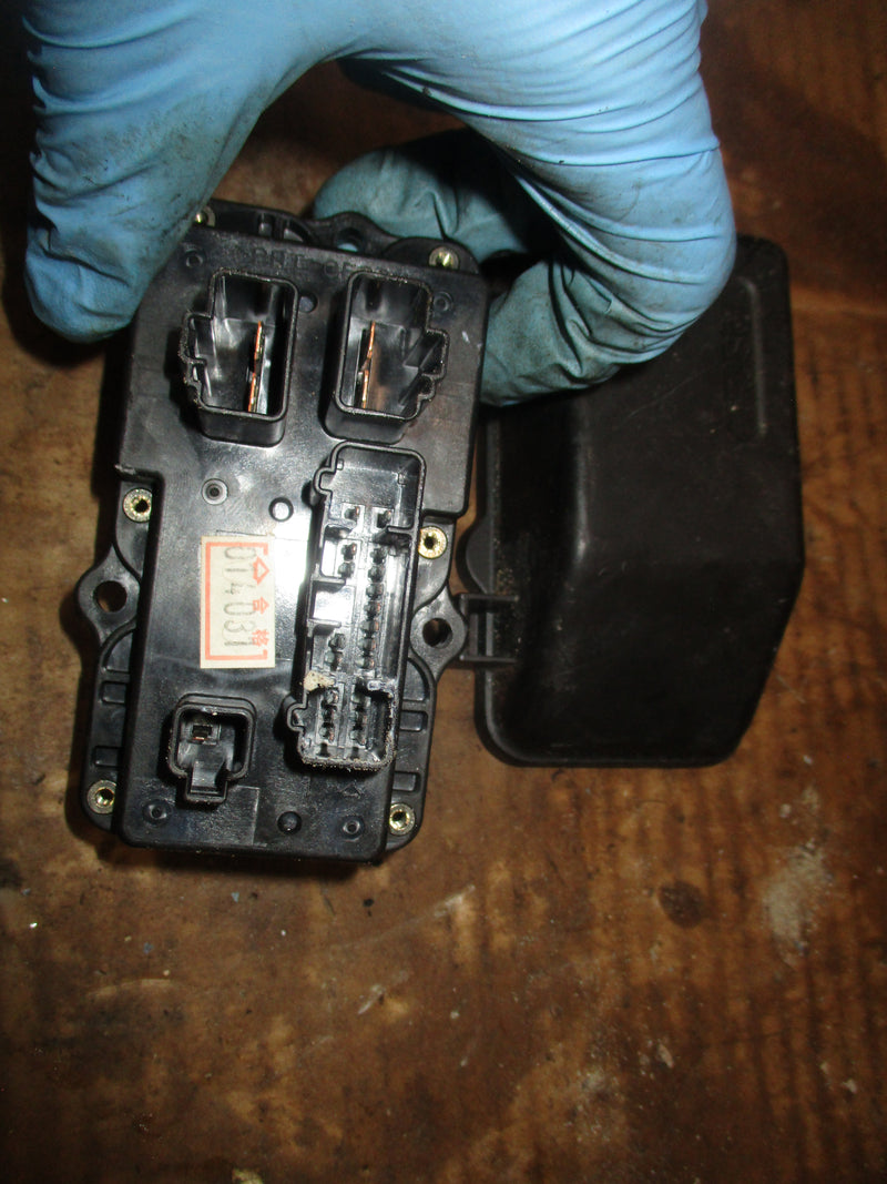 Yamaha HPDI 150hp 2 stroke outboard fuse box and cover (68F-82170-01-00)