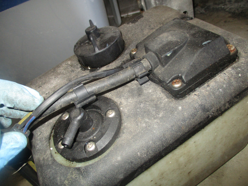 Johnson Evinrude outboard dual hose remote oil tank #29