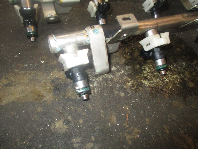 Yamaha 350hp 4 stroke outboard fuel rail and injector set (6AW-13160-00-00)