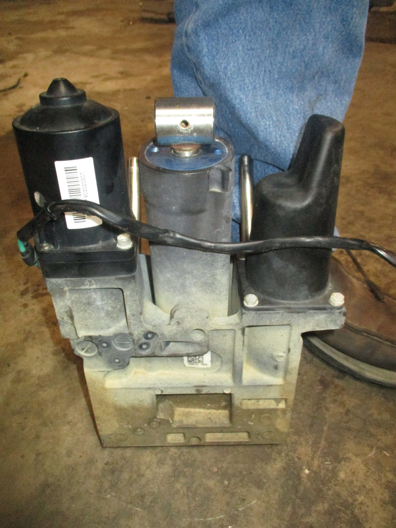 Mercury outboard 200hp V6 4 stroke 3.4L Tilt trim unit
