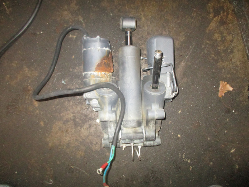 Yamaha 150hp 2 stroke outboard tilt trim unit