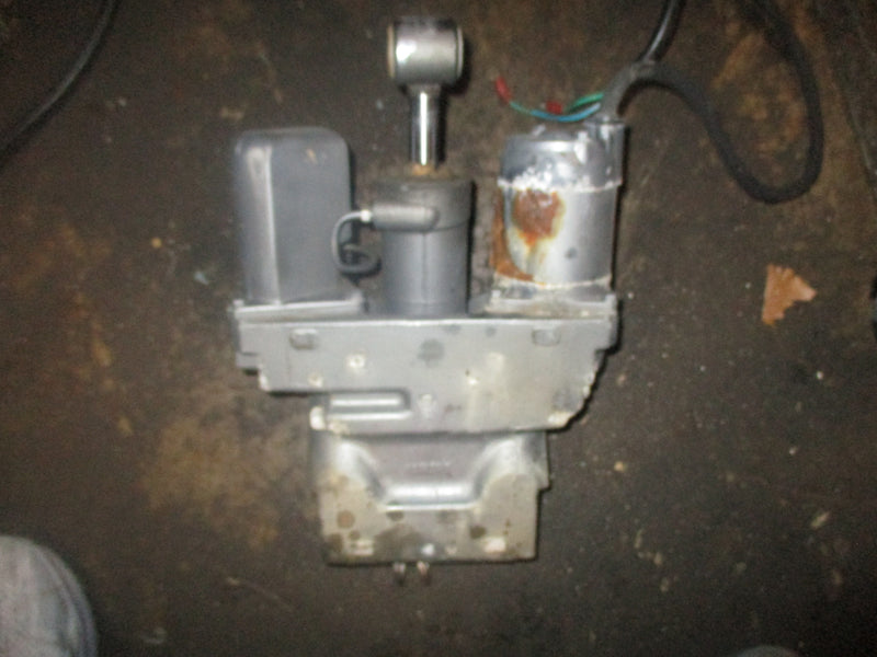 Yamaha 150hp 2 stroke outboard tilt trim unit
