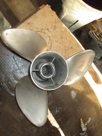 Load image into Gallery viewer, Evinrude Ficht 225hp 2 stroke outboard Viper Stainless Propeller 14.75x18
