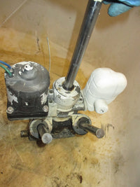 Load image into Gallery viewer, Johnson 120hp 2 ocean runner outboard tilt trim unit
