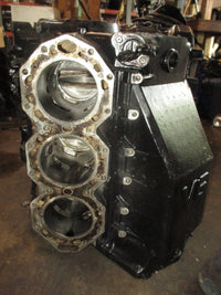 Load image into Gallery viewer, Johnson 225hp 2 Stroke outboard crankcase block
