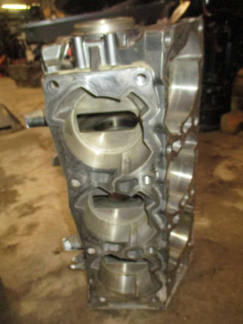 Suzuki DT150 outboard crankcase block