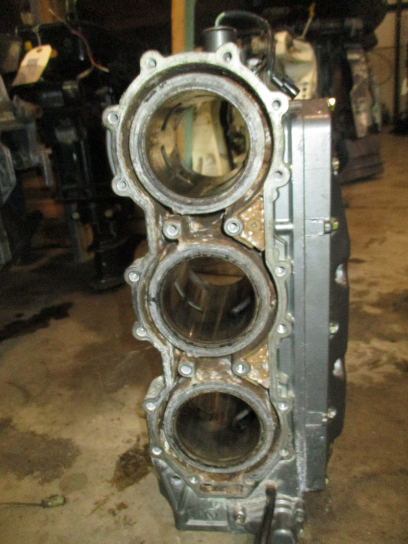 Suzuki DT150 outboard starboard cylinder block