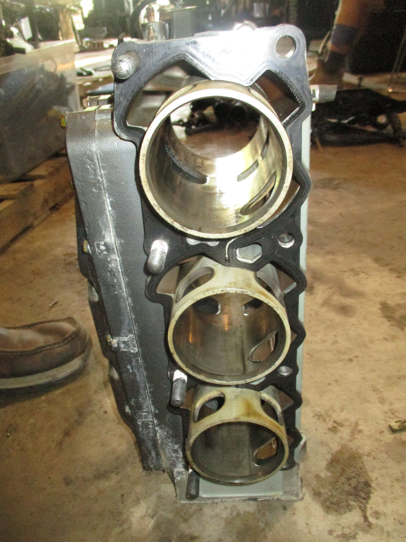 Suzuki DT150 outboard starboard cylinder block
