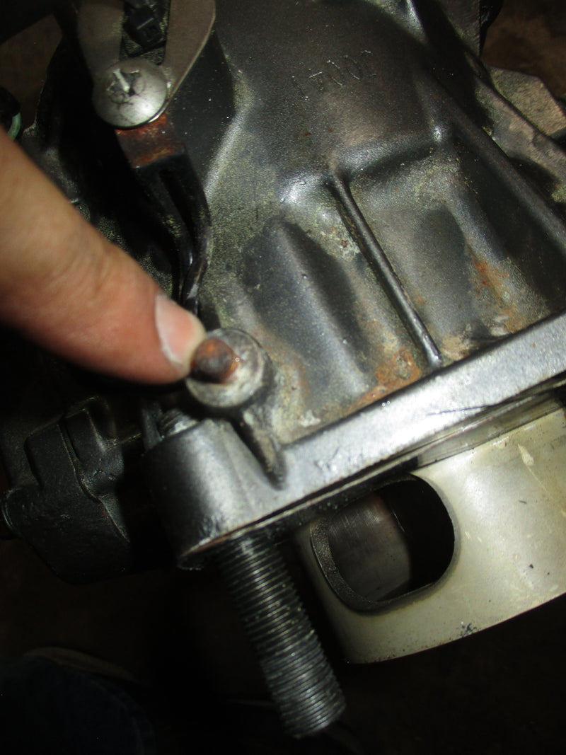 Suzuki DT150 outboard starboard cylinder block