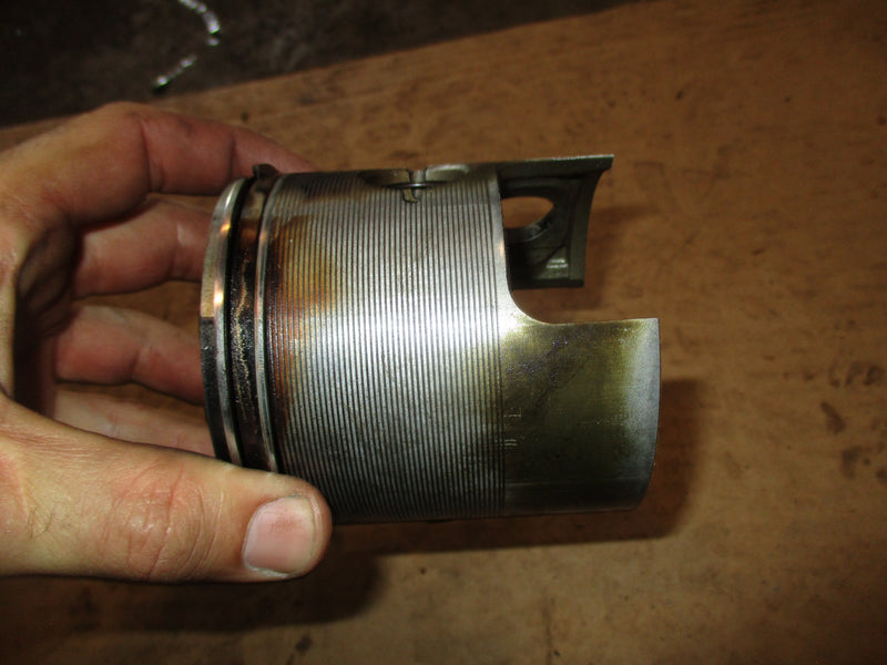 Suzuki DT150 outboard starboard piston "R"