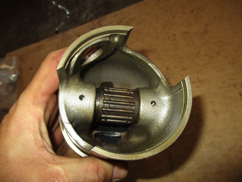 Suzuki DT150 outboard starboard piston "R"