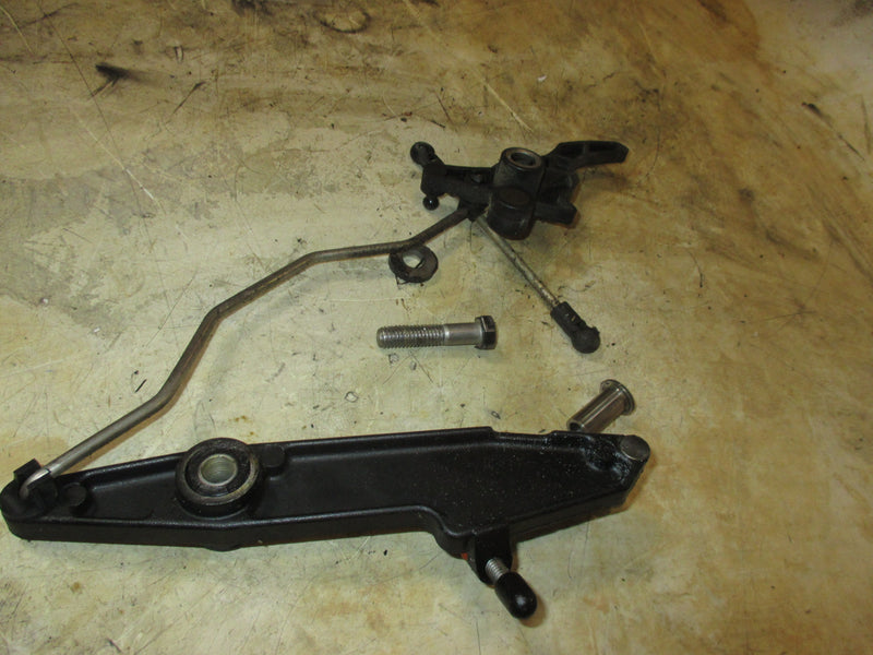Mercury optimax 150hp 2 stroke outboard throttle bracket (850389C)