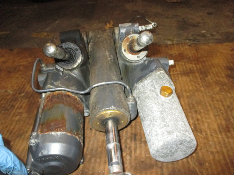Yamaha 250hp OX66 2 stroke outboard tilt trim unit