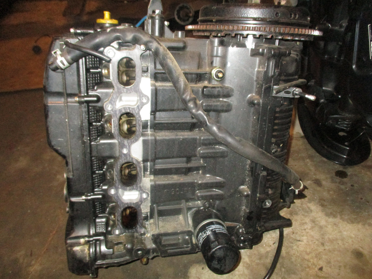 Suzuki DF90 outboard crankcase powerhead