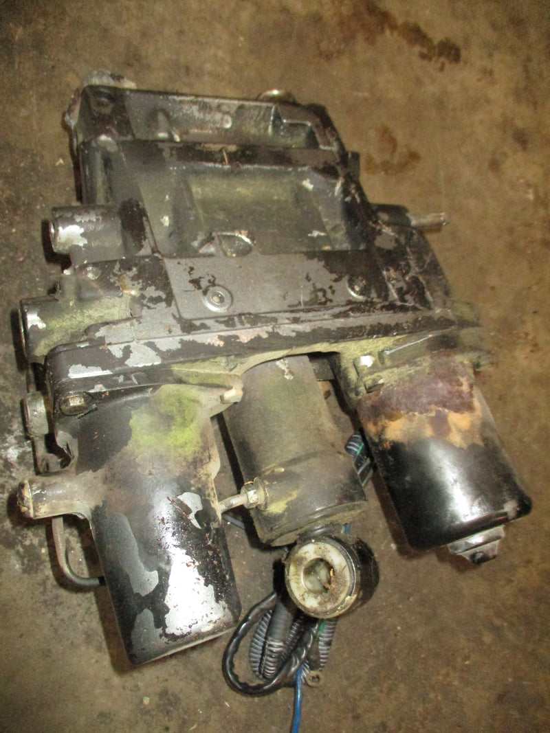 Suzuki DT150 outboard tilt trim unit