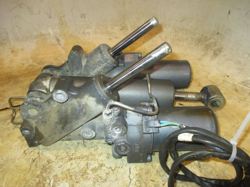 Yamaha 300hp 4.2L 4 Stroke outboard Tilt Trim Unit 69J-43800-06-8D