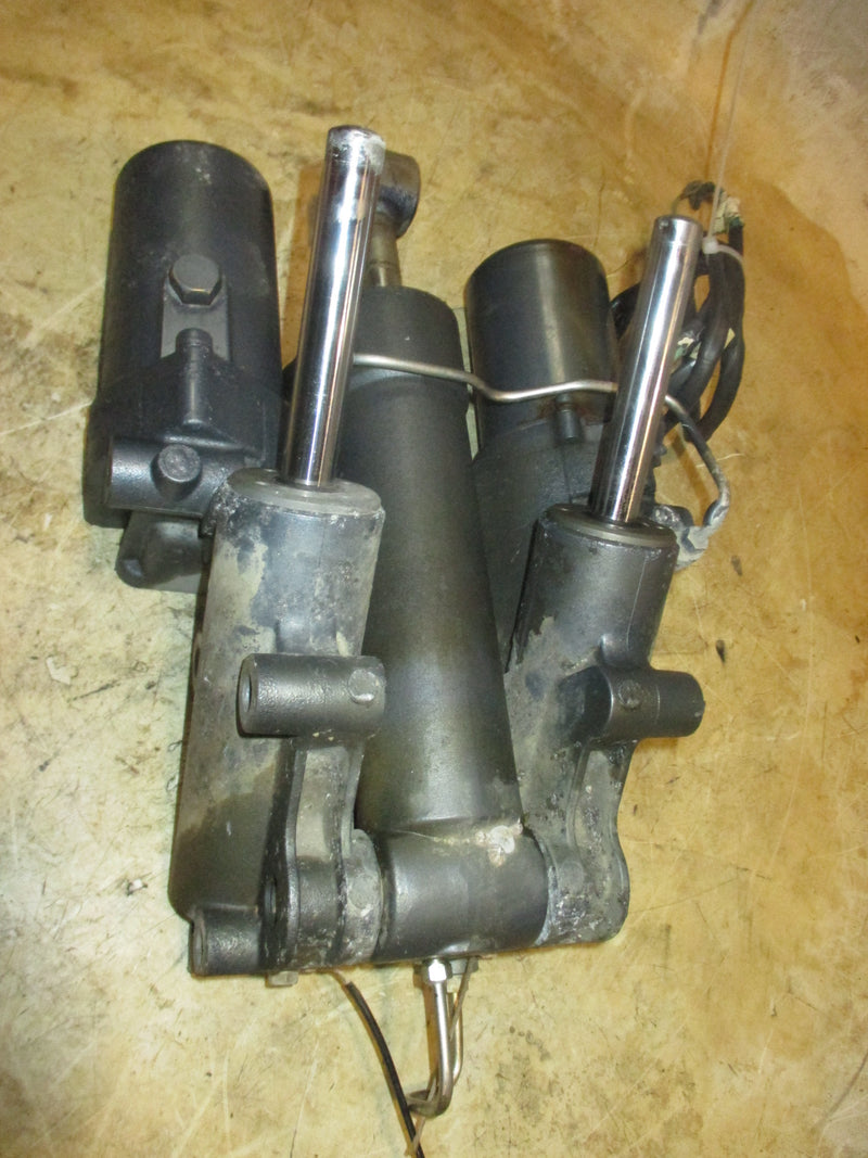 Yamaha 300hp 4.2L 4 Stroke outboard Tilt Trim Unit 69J-43800-06-8D
