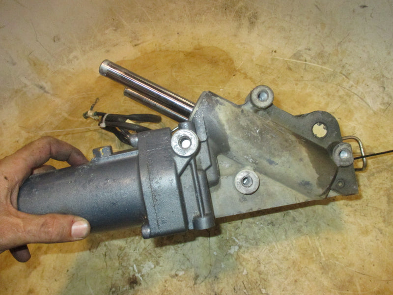 Yamaha 300hp 4.2L 4 Stroke outboard Tilt Trim Unit 69J-43800-06-8D