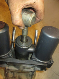 Load image into Gallery viewer, Yamaha 300hp 4.2L 4 Stroke outboard Tilt Trim Unit 69J-43800-06-8D
