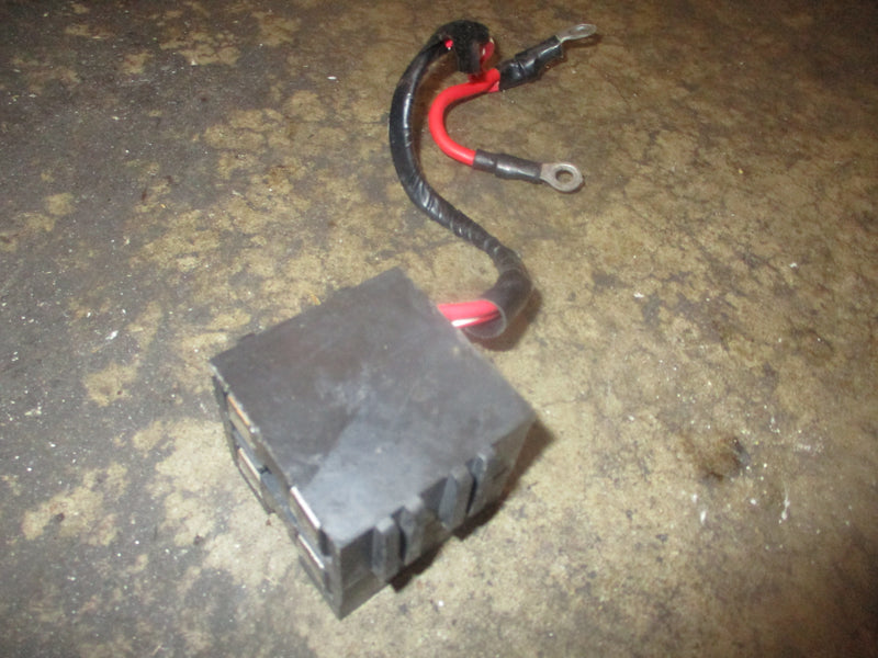 Yamaha 250hp OX66 outboard fuse box with 2 fuses (61A-82150-00-00)