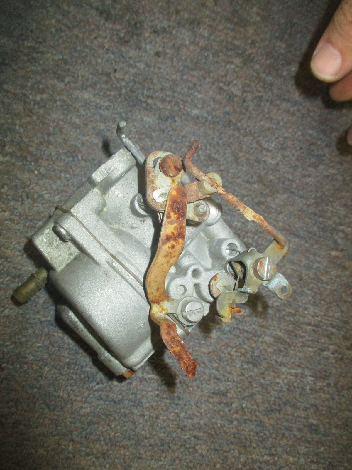 Johnson/ Evinrude 25hp outboard carb (320915) FOR PARTS