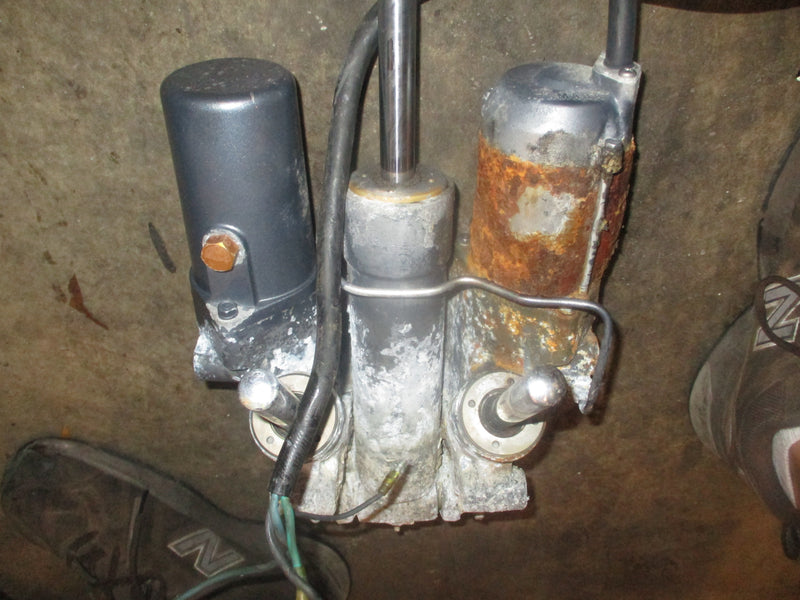 Yamaha 250hp OX66 2 stroke outboard tilt trim unit