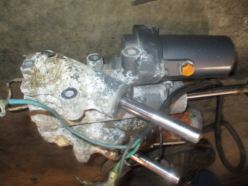 Yamaha 250hp OX66 2 stroke outboard tilt trim unit