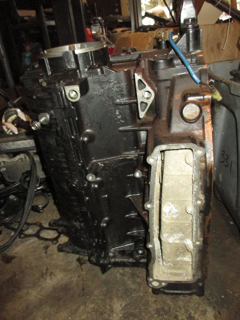 Suzuki DF140 140hp 4 stroke outboard crankcase block