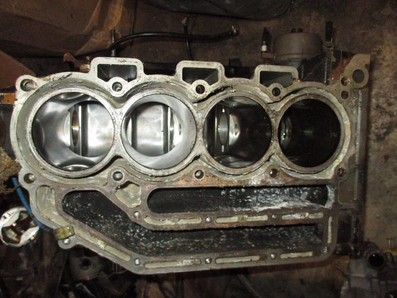 Suzuki DF140 140hp 4 stroke outboard crankcase block