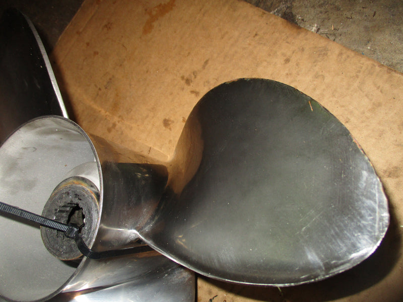 Suzuki DF150-250 outboard Counter rotation stainless propeller 3 x 16 x 17 L