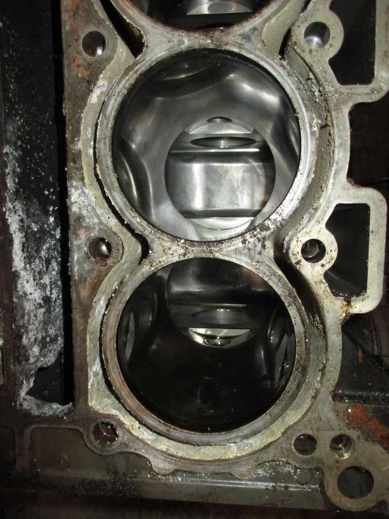 Suzuki DF140 140hp 4 stroke outboard crankcase block